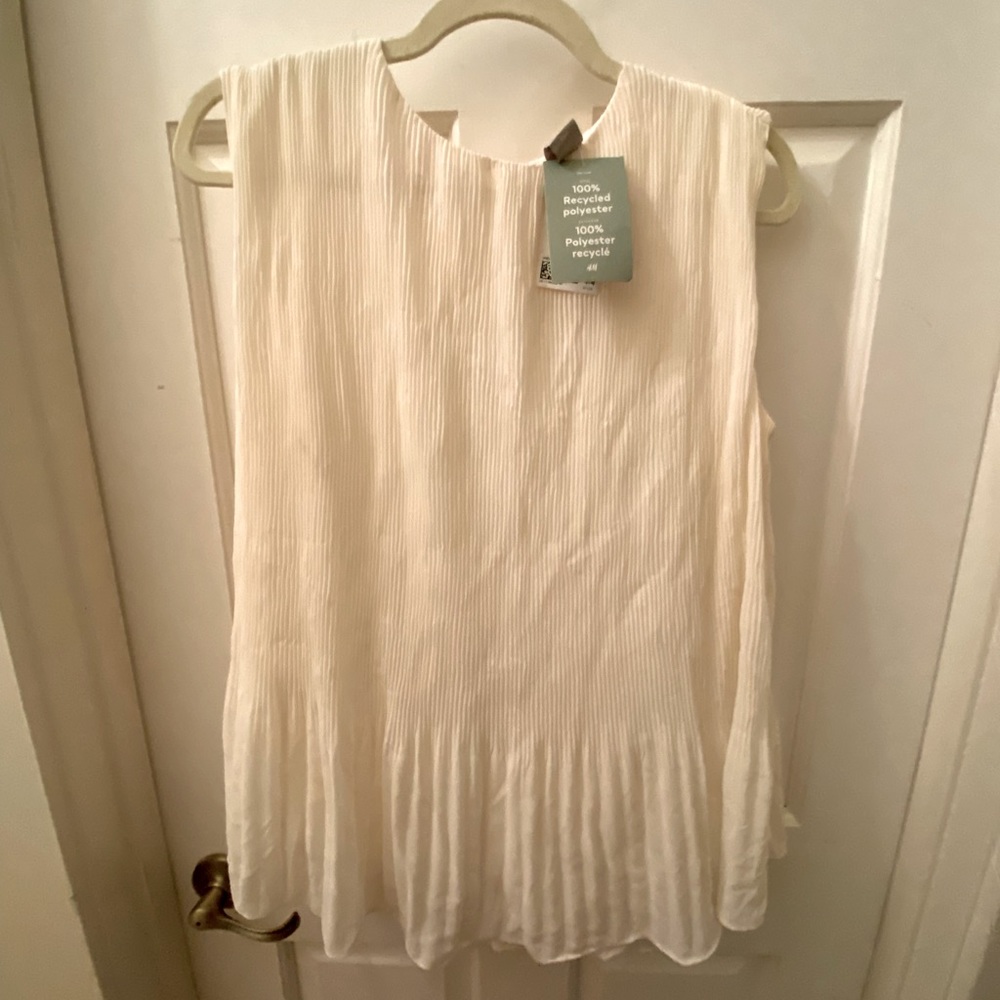 *NWT* H&M White Pleated Blouse in Size Medium *NEVER WORN**